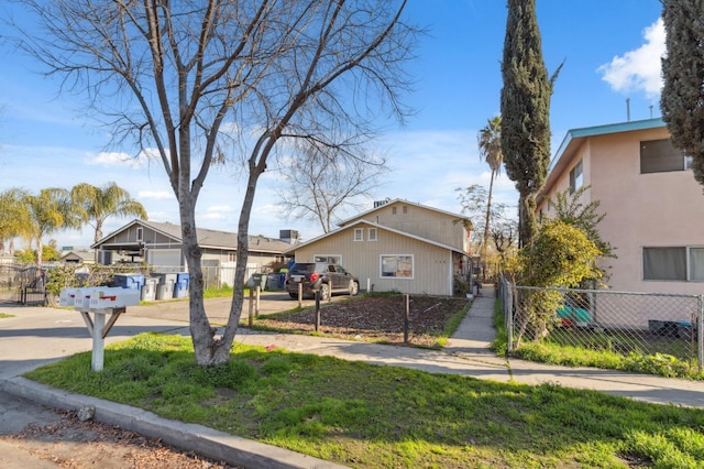 548 N Fisher St, Fresno, CA 93702 - photo 2