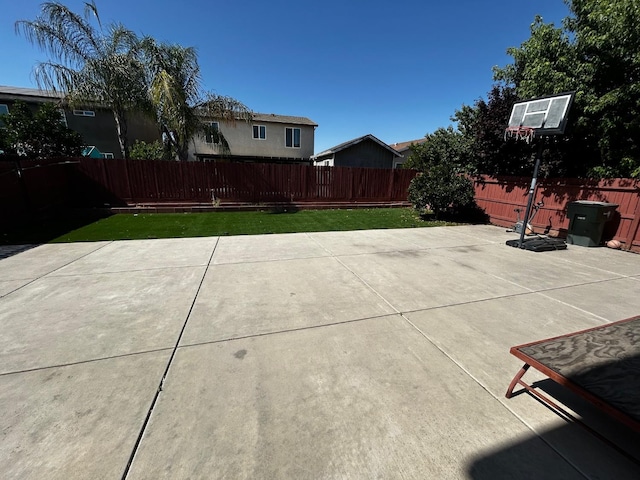 5795 E Beck Ave, Fresno, CA 93727 - view of patio