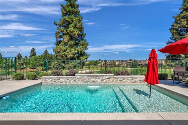 11753 N Turf Dr, Fresno, CA 93730 - view of swimming pool
