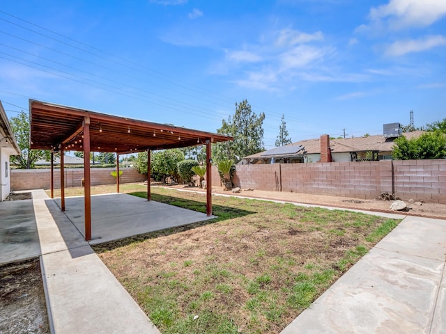 6413 N 5th St, Fresno, CA 93710 - view of yard with a patio area