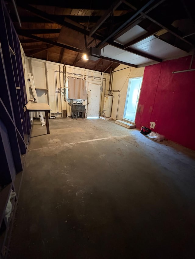 4664 E Browne St, Fresno, CA 93703 - garage with gas water heater