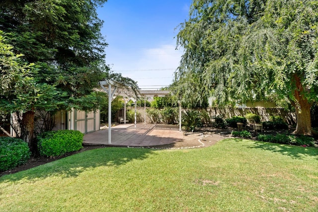 5835 E Hamilton Ave, Fresno, CA 93727 - view of yard with a patio and a pergola
