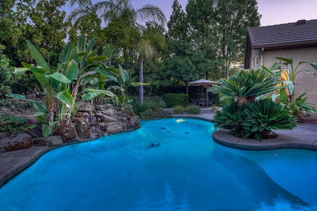 1223 E Rosemont Ln, Fresno, CA 93730 - swimming pool with a patio area