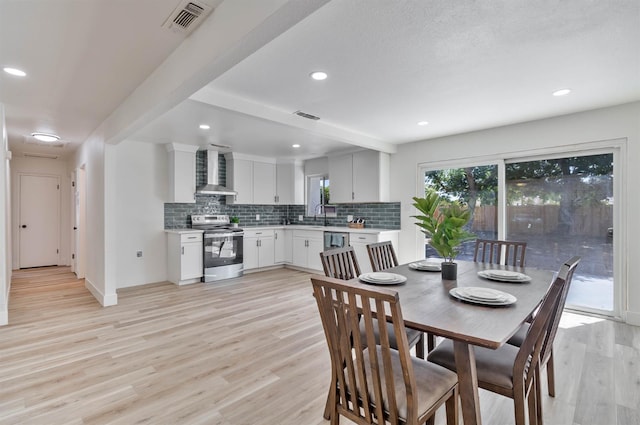 3678 N 7th St, Fresno, CA 93726 - dining space featuring light wood-style floors, recessed lighting, and baseboards