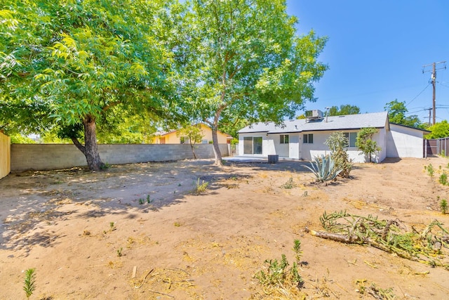 3678 N 7th St, Fresno, CA 93726 - view of fenced backyard