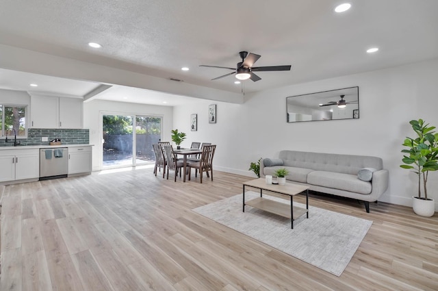 3678 N 7th St, Fresno, CA 93726 - living room featuring a ceiling fan, baseboards, light wood-style floors, and recessed lighting