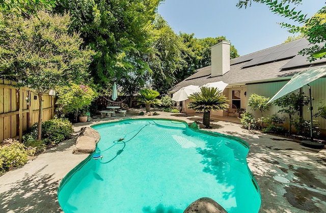 736 N Dartmouth Ave, Clovis, CA 93611 - swimming pool with a patio area and a fenced backyard