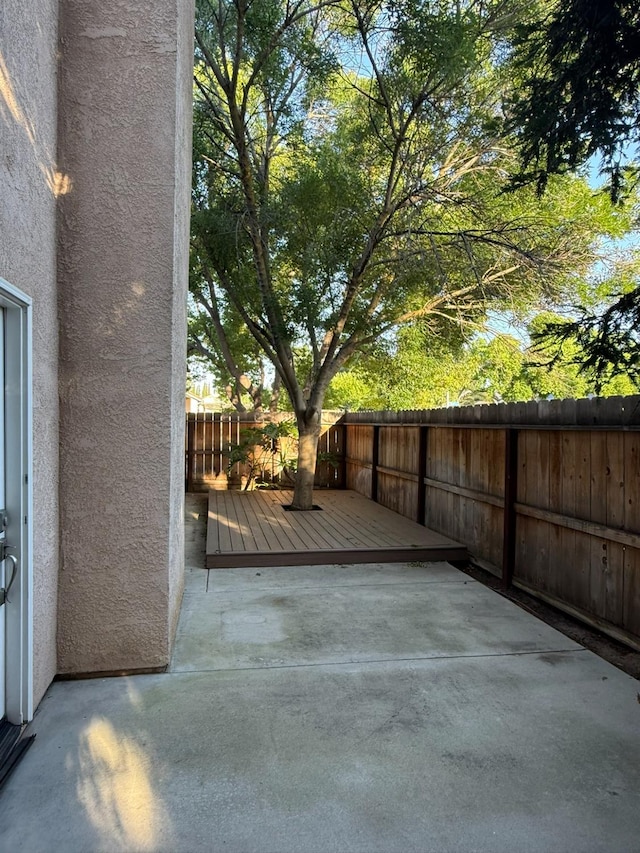 9850 N Winery Ave, Fresno, CA 93720 - fenced backyard featuring a patio area
