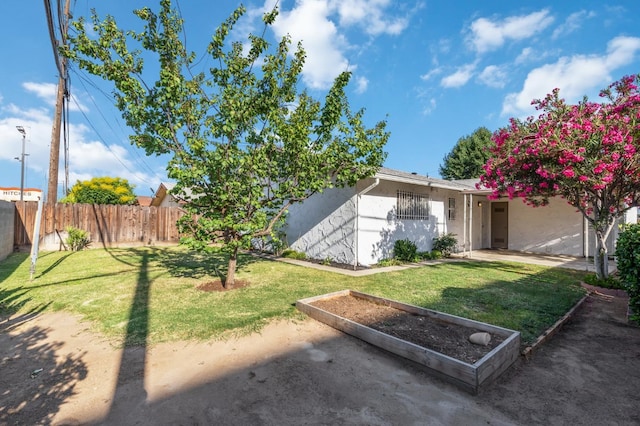 4003 E El Monte Way, Fresno, CA 93702 - view of yard featuring a vegetable garden