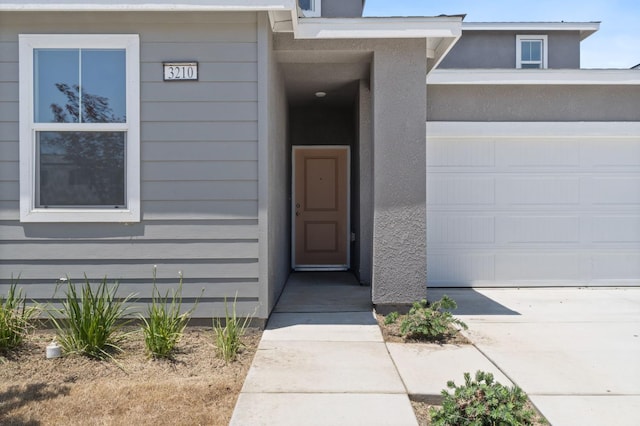 3210 Frontera Ave, Clovis, CA 93619 - view of exterior entry with driveway and an attached garage