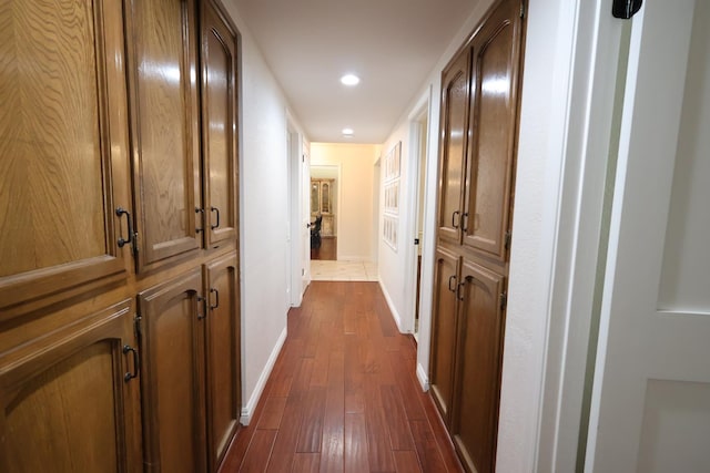 2210 W Spruce Ave, Fresno, CA 93711 - corridor featuring dark wood-style flooring, baseboards, and recessed lighting