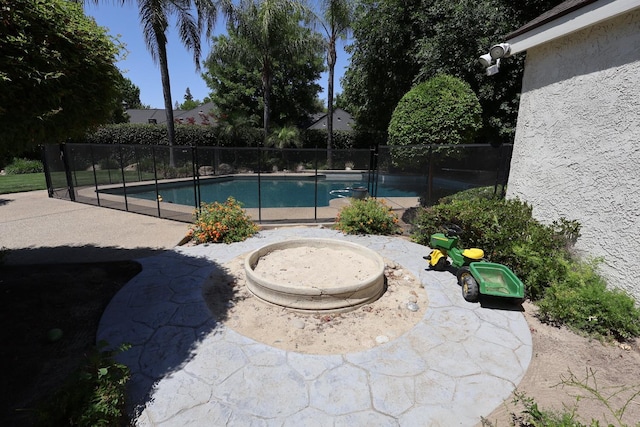 2210 W Spruce Ave, Fresno, CA 93711 - view of swimming pool