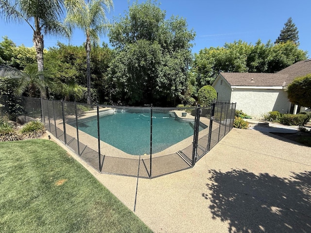 2210 W Spruce Ave, Fresno, CA 93711 - view of swimming pool