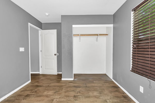 5576 E Burns Ave, Fresno, CA 93727 - unfurnished bedroom with wood finished floors, a closet, and baseboards