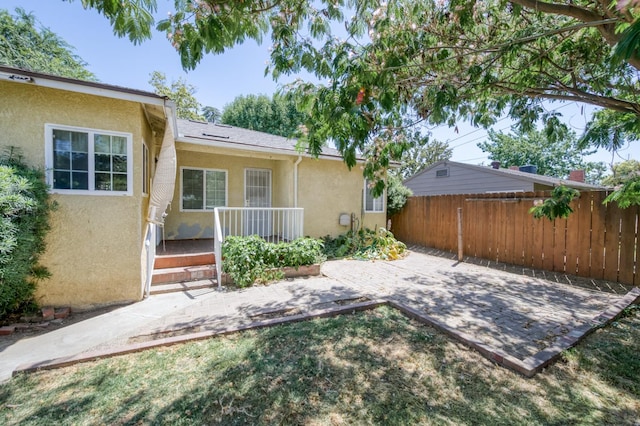 724 W Harvard Ave, Fresno, CA 93705 - view of yard with a patio area