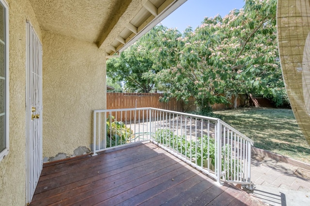 724 W Harvard Ave, Fresno, CA 93705 - view of wooden deck