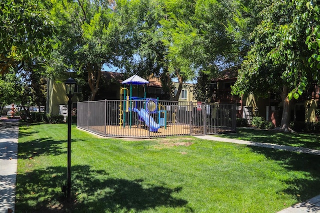 2881 E Huntington Blvd Unit 230, Fresno, CA 93721 - view of community play area