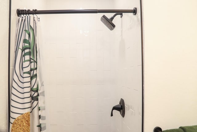 2881 E Huntington Blvd Unit 230, Fresno, CA 93721 - bathroom view of curtained shower