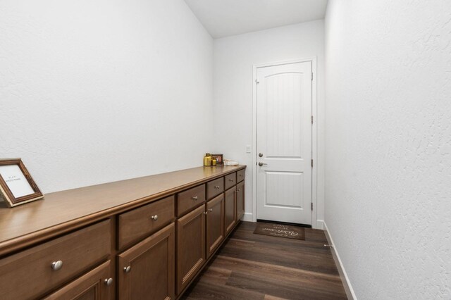2027 N Bliss Ave, Fresno, CA 93727 - corridor featuring dark wood finished floors and baseboards