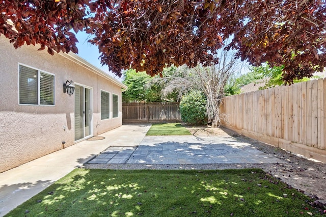 2841 E Brandon Ln, Fresno, CA 93720 - view of yard featuring a patio