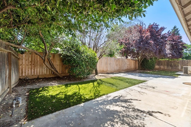 2841 E Brandon Ln, Fresno, CA 93720 - fenced backyard featuring a patio