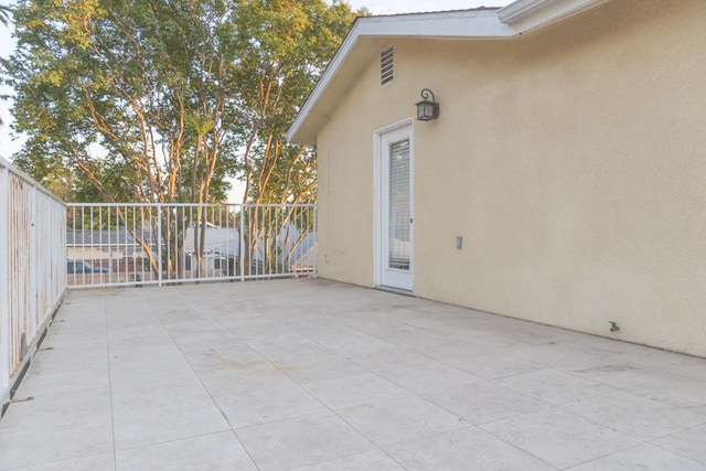 2048 N Arthur Ave, Fresno, CA 93705 - view of patio / terrace
