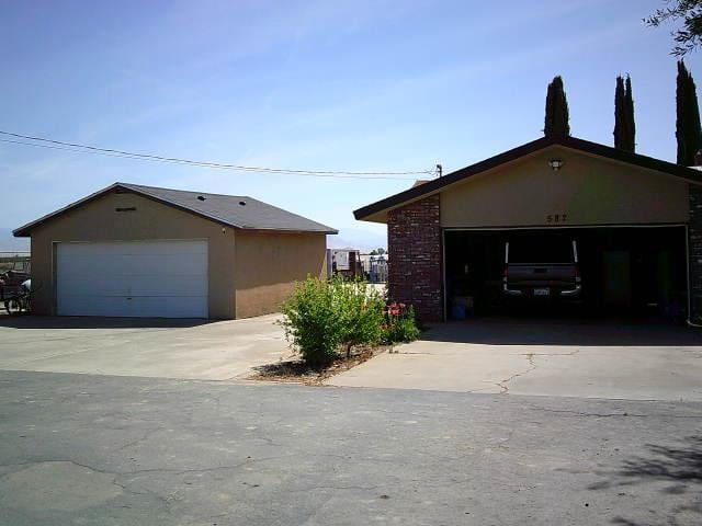 582 N Academy Ave, Sanger, CA 93657 - view of detached garage