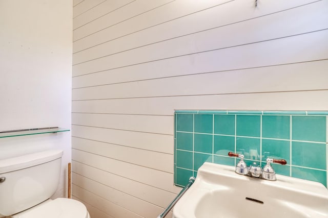 1463 W San Madele Ave, Fresno, CA 93711 - bathroom featuring toilet, a sink, and wooden walls
