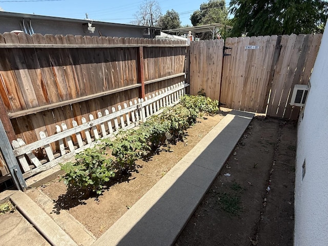 2314 E Cornell Ave, Fresno, CA 93703 - view of yard