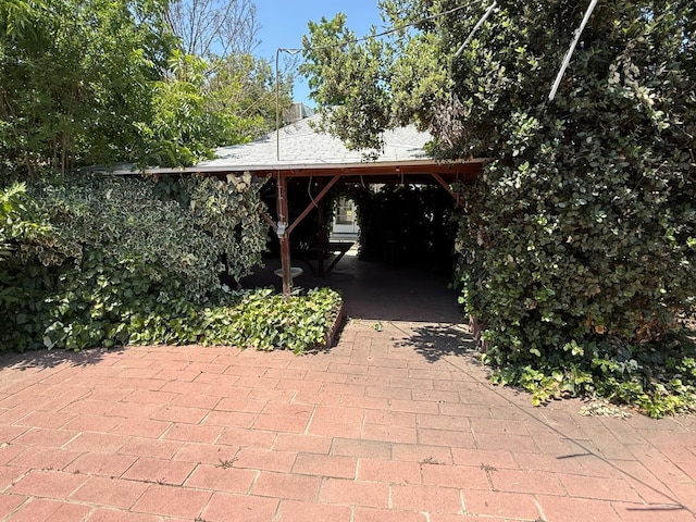2314 E Cornell Ave, Fresno, CA 93703 - view of patio / terrace