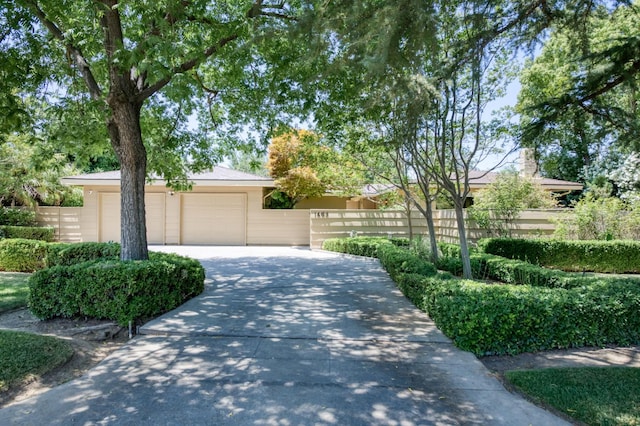 1463 W Browning Ave, Fresno, CA 93711 - view of front facade with driveway and an attached garage