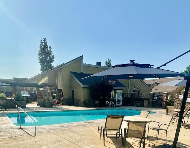7166 N Fruit Ave Unit 160, Fresno, CA 93711 - community pool with a patio area