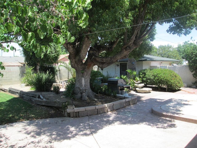 2725 E Normal Ave, Fresno, CA 93703 - view of front of home featuring a patio area