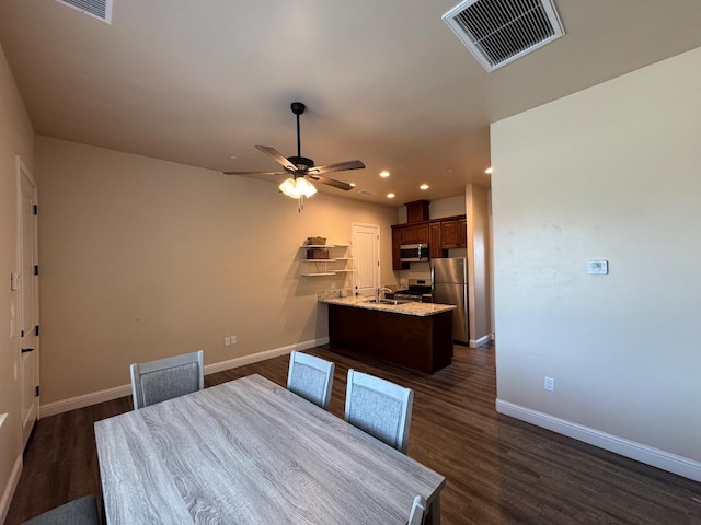 13390 E Falcon Mdw, Clovis, CA 93619 - dining area featuring baseboards, dark wood-style flooring, a ceiling fan, and recessed lighting