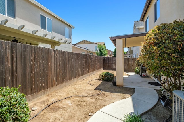 7452 E Giavanna Ave, Fresno, CA 93737 - fenced backyard with a patio