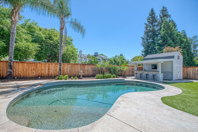1039 N Burgan Ave, Clovis, CA 93611 - view of swimming pool featuring a fenced backyard and a patio area