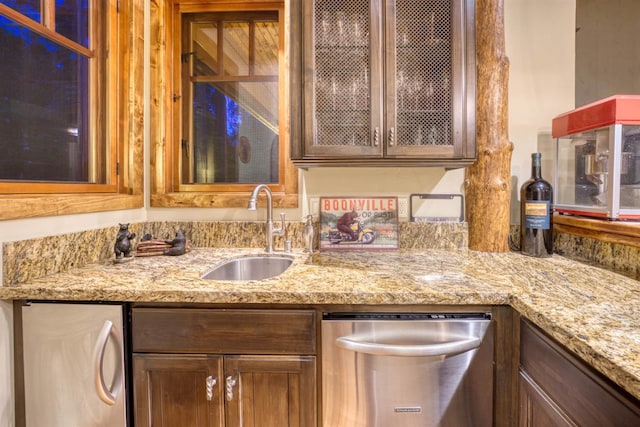 39516 Littleridge Rd, Shaver Lake, CA 93664 - indoor wet bar with stainless steel dishwasher and refrigerator