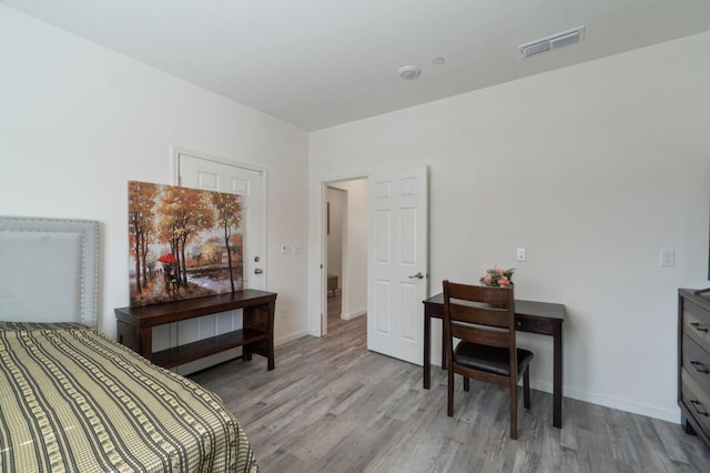 987 S Filbert Ave, Fresno, CA 93727 - bedroom featuring light wood-style floors and baseboards