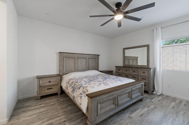 987 S Filbert Ave, Fresno, CA 93727 - bedroom featuring light wood-style floors, baseboards, and a ceiling fan