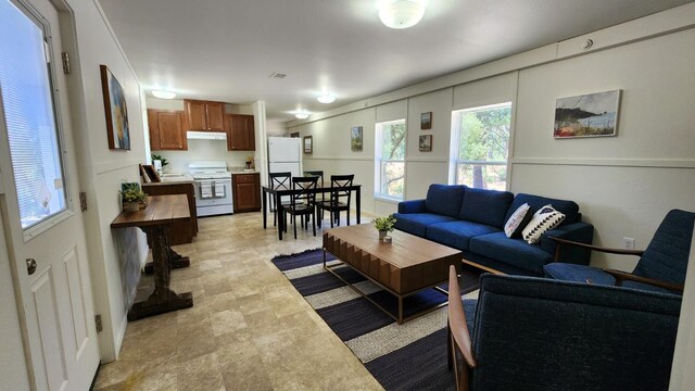 55062 Oak Crest Ct, Wishon, CA 93669 - view of living area