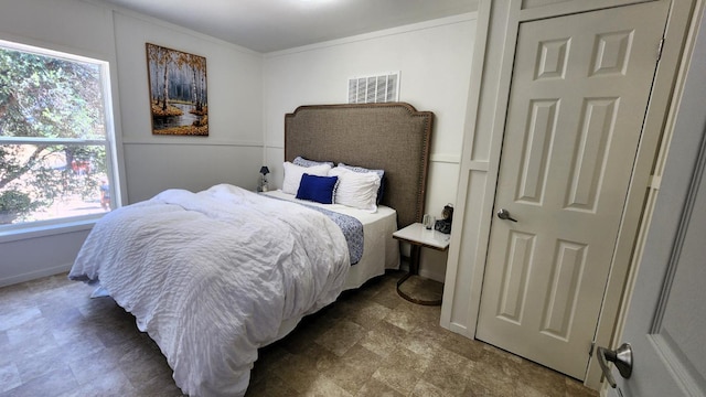55062 Oak Crest Ct, Wishon, CA 93669 - bedroom with ornamental molding and baseboards
