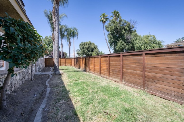 5753 N 7th St, Fresno, CA 93710 - view of yard