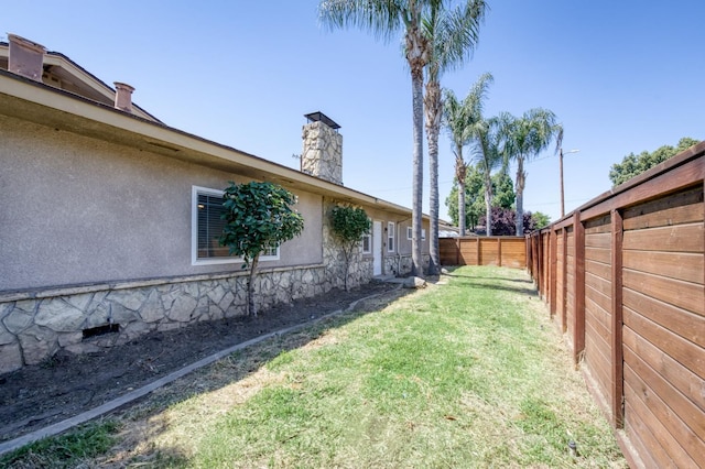 5753 N 7th St, Fresno, CA 93710 - view of yard