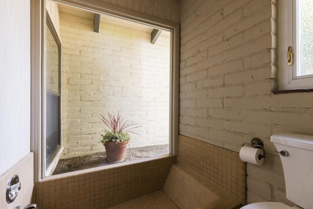 2331 W Celeste Ave, Fresno, CA 93711 - bathroom with toilet and brick wall