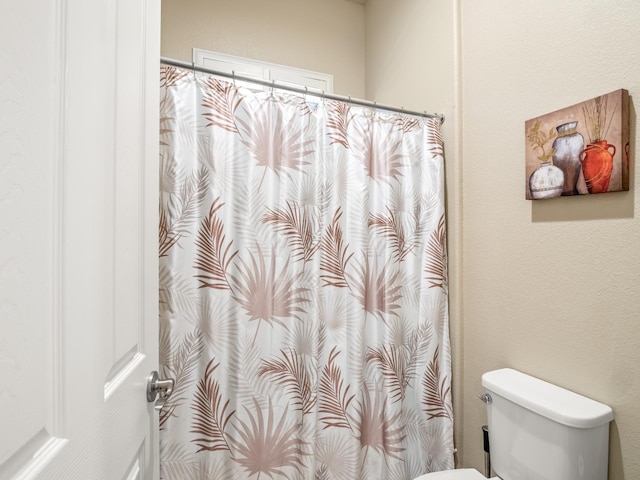 2127 Chennault Ave, Clovis, CA 93611 - bathroom with toilet and a shower with shower curtain