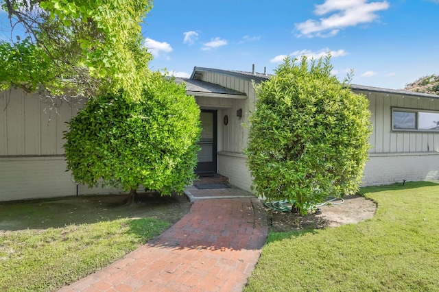 5495 E Atchison St, Fresno, CA 93727 - entrance to property featuring brick siding and a yard