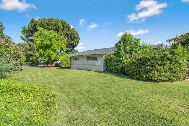 5495 E Atchison St, Fresno, CA 93727 - view of green lawn