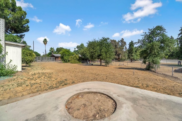 5495 E Atchison St, Fresno, CA 93727 - view of yard