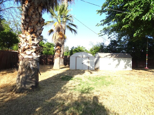 4457 E Brown Ave, Fresno, CA 93703 - view of yard