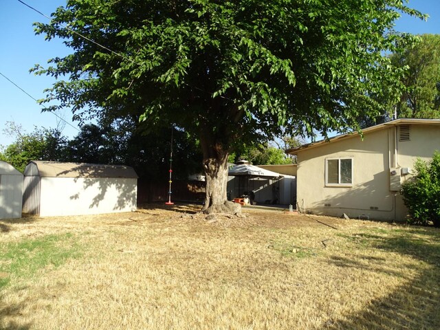 4457 E Brown Ave, Fresno, CA 93703 - view of grassy yard with a gazebo